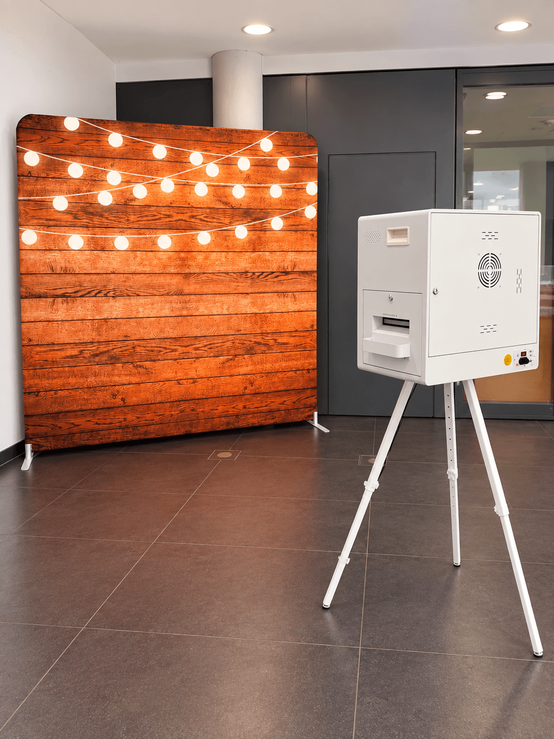 Premium-Fotobox mit stimmungsvoller Lichterwand