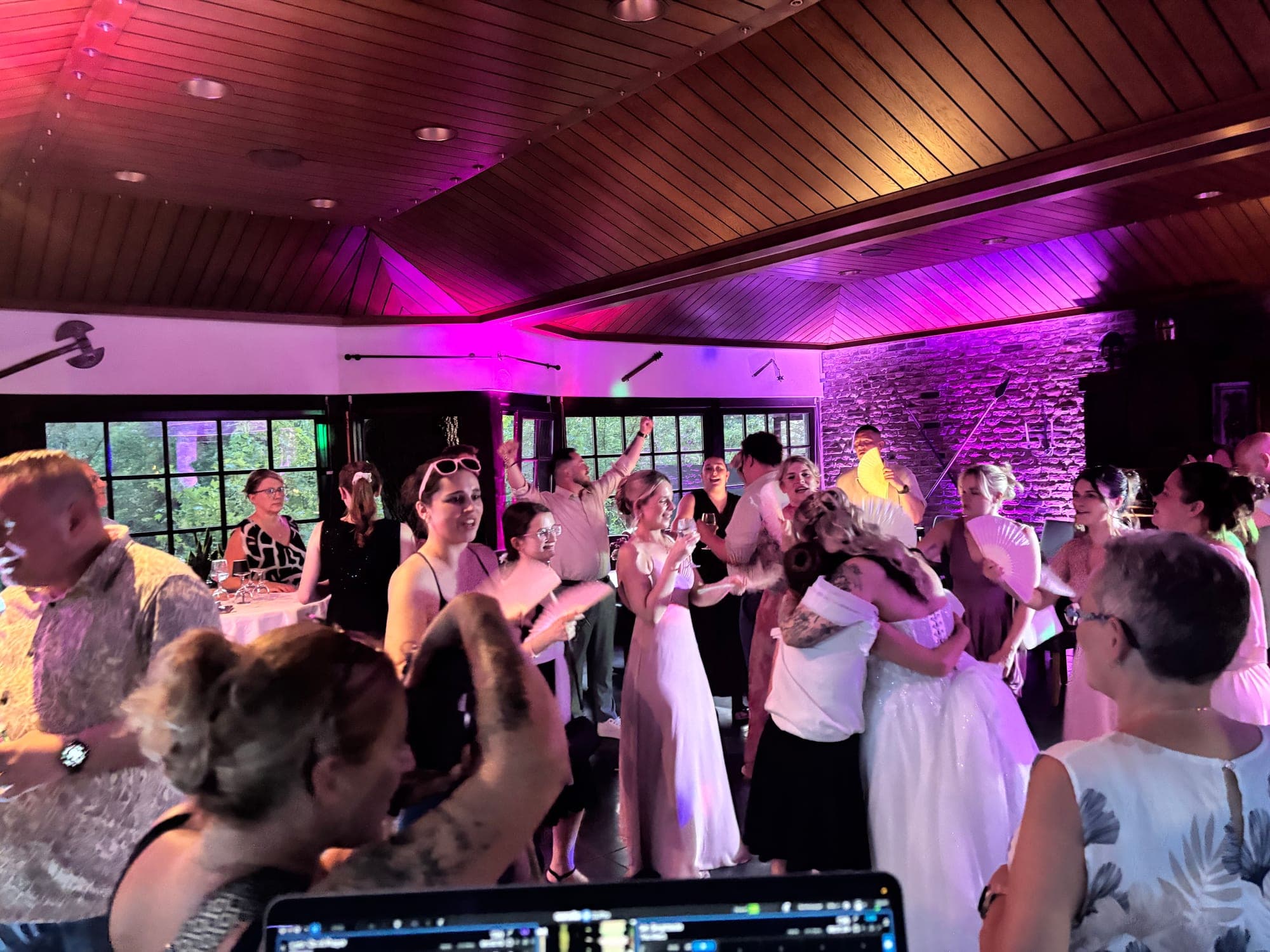 TK DJ Service Dein Event. Deine Musik. Dein Moment.
